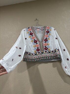 Zara White Embroidered V-Neck Peasant Blouse